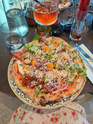 Pizza primavera at Utopia in Nice