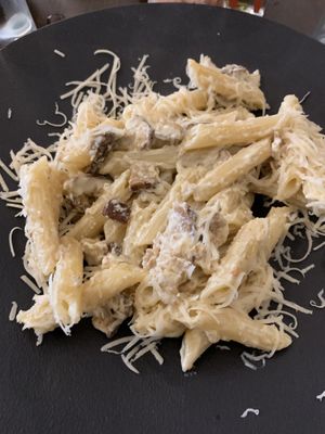 Spaghetti carbonara with smoked tofu  at Utopia in Nice