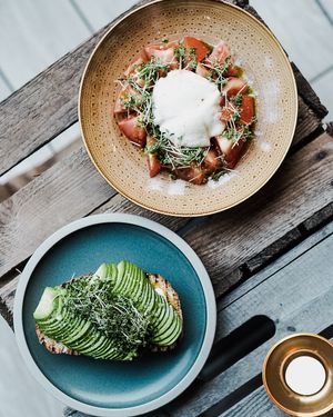 Avocado on toast & tomatoes, mozarella and cress.  at ubat veggie in Aalborg