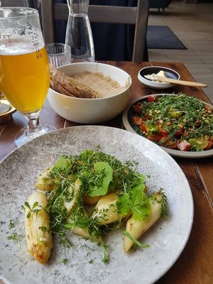 Asparagus and tomato sallad. Ecological beer 😀 at ubat veggie in Aalborg