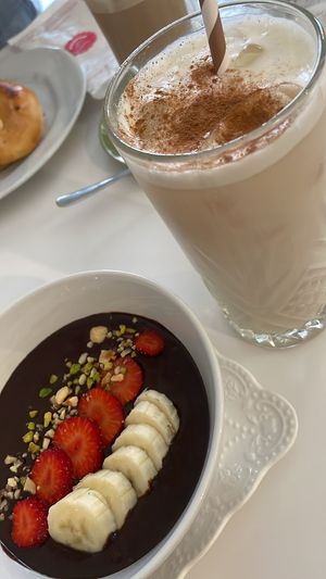 Choco smoothie bowl and iced chai latte with soy milk  at Sweet Lab - Principe Amedeo in Turin