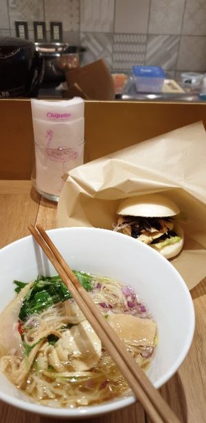 Ramen vegan and burger at Chipoon in Tokyo