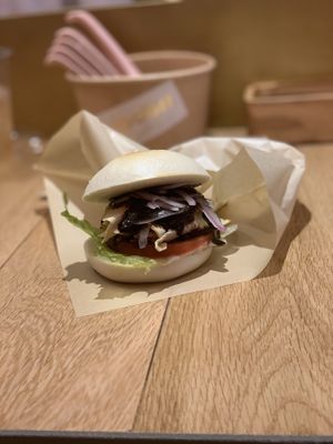 Small Burger at Chipoon in Tokyo