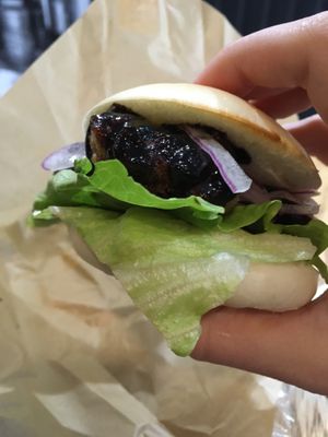 Mini burger  at Chipoon in Tokyo