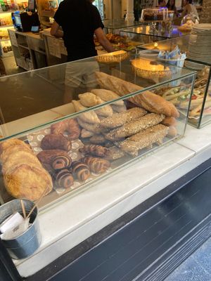  at Greek and Shop in Madrid