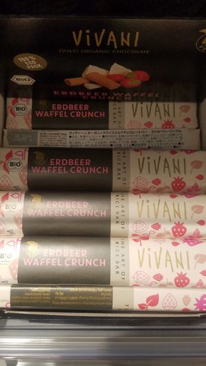 vivani strawberry waffel crunch bar at Bio c' Bon - Motomachi in Yokohama