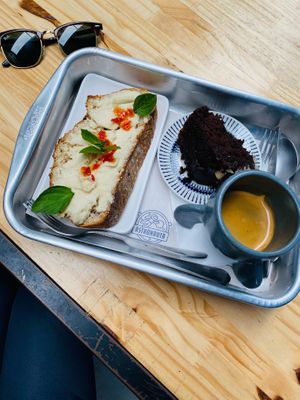 Torrada com queijo de castanha tipo chèvre - Cheese Toast  at Astronauta in Sao Paulo