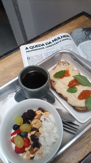 Torrada chèvre, café coado e iogurte at Astronauta in Sao Paulo