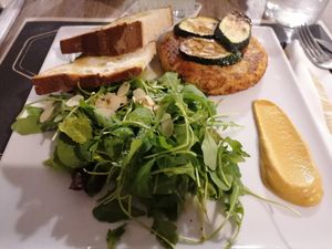 Zucchini burger at Umami Beer in Assisi