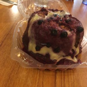 blueberry vanilla cake at Stuff I Eat in Inglewood