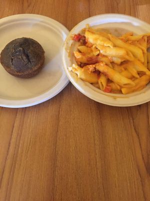 cornbread muffin and Mac n cheese at Stuff I Eat in Inglewood