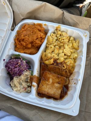 Soul food plate soooo good  at Stuff I Eat in Inglewood