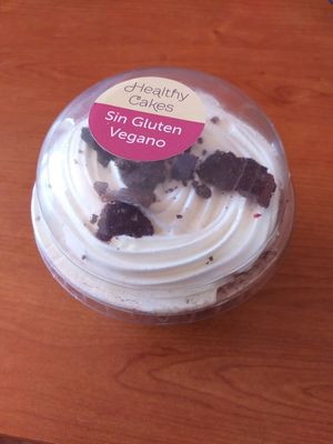 Vegan cake at Veganizan in Valencia