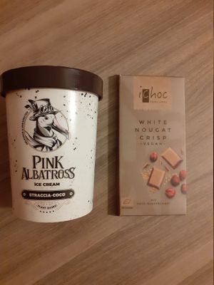 Ichoc nougat
Pink Albatros Straccia-Coco at Veganizan in Valencia