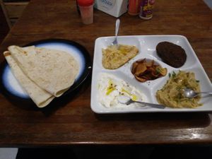 Combo arabe com diferentes pastas at Turquesa Comida Arabe in Bonito