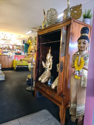 Welcoming at Nakontong Thai in Thames