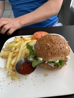 Garbanzo and nut burger at El Punto Vegano in Catano