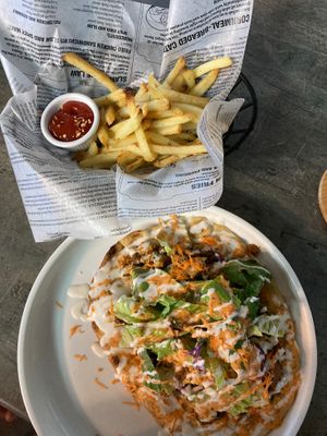 Gyro and French fries at El Punto Vegano in Catano