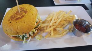 Hamburguesas de veganas at El Punto Vegano in Catano