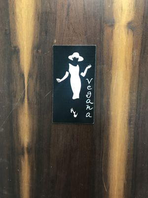 Puerta del baño at El Punto Vegano in Catano