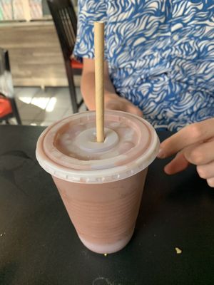 Papaya açaí smoothie, NO plastic straw 😍 at El Punto Vegano in Catano