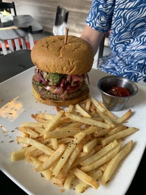 Champion lentils burger 🍔  at El Punto Vegano in Catano