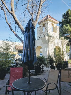 Outdoor seating at Coastal Peaks Coffee in San Luis Obispo
