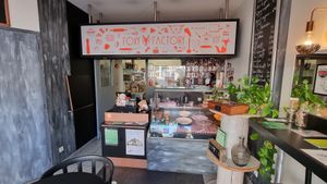 Counter at Foxy Factory in Villefranche-sur-saone