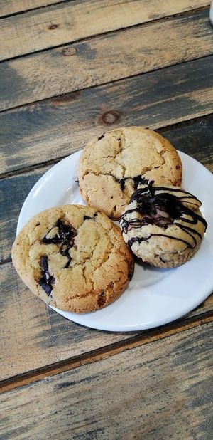 Chocolate chips cookies and banana chocolate muffin at Foxy Factory in Villefranche-sur-saone