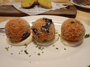 Arancini Rosso - fried rice balls with capsicum, tomatoes etc w/ vegan aoli at La Porchetta in Dunedin