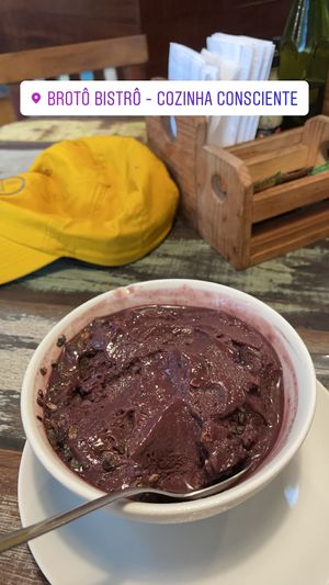 Açaí bowl with many topping options, great portion and price at Broto Bistro in Garopaba