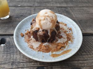 Warm pudding with ice cream at The Roundhill in Brighton