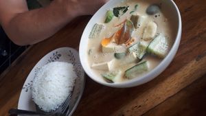Red Curry and rice at Ying Ying's Kitchen in Koh Phangan