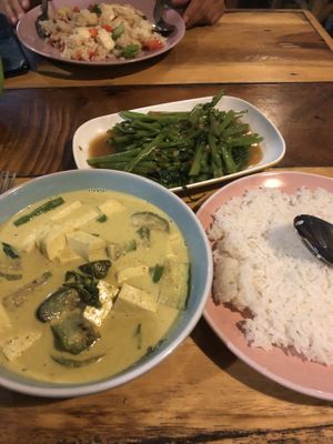 Green curry with rice and morning glory. All for 150 baht 👌🏽 at Ying Ying's Kitchen in Koh Phangan