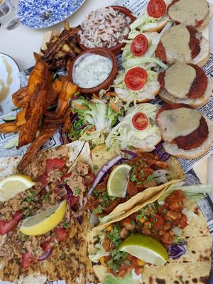 Vegan sharing platter at The Hen's Teeth in Alicante