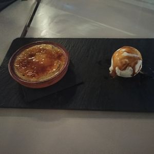 Vegan Créeme brulee at The Hen's Teeth in Alicante