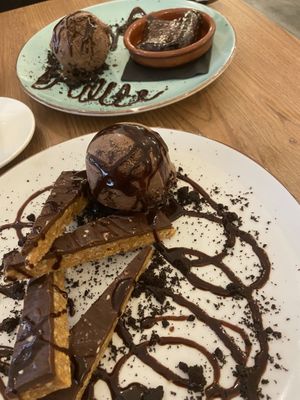 Peanut Flapjack and Chocolate Brownie   at The Hen's Teeth in Alicante