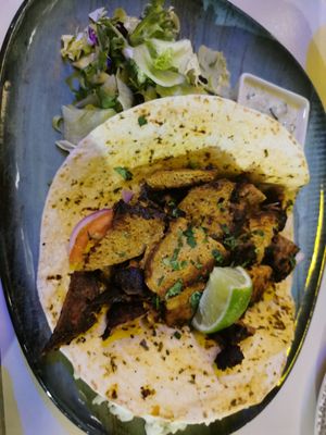 The Vegan kebab with rice and vegan tzaziki was absolutely amazing 🌱💞 at The Hen's Teeth in Alicante