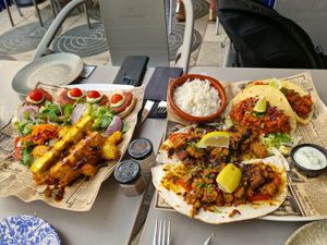 Street food sharing platter at The Hen's Teeth in Alicante