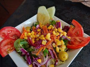 Ensalada at The Hen's Teeth in Alicante