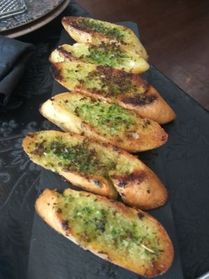 Pan de ajo at The Hen's Teeth in Alicante