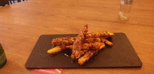 My obsession with the aubergine with cane sugar honey....fantastic. For a non vegan restaurant there is a large selection of VEGAN options.  The staff are all brilliant. As a vegan at The Hen's Teeth in Alicante