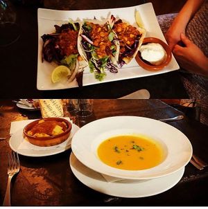 Soup, patatas bravas and tacos, all vegan 💚 at The Hen's Teeth in Alicante