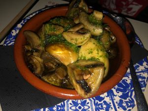 Vegan garlic mushrooms 🍄  at The Hen's Teeth in Alicante
