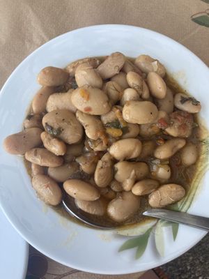 gigantes at Babis Taverna 1979 in Galatas