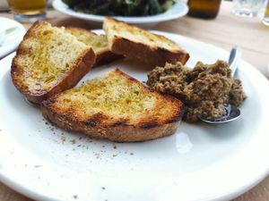 Roasted bread with olive paste at Babis Taverna 1979 in Galatas
