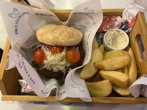 O que tem geleia de damasco at Le Grand Burger in Gramado