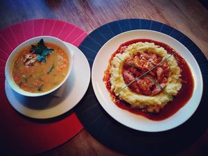 * Polévka hrachová s pečeným česnekem (9)
* Marinované pečené kousky s bramborovou kaší a zeleninovým demi-glace (6, 9, 10) at Bubu's Pub & Kitchen in Prague