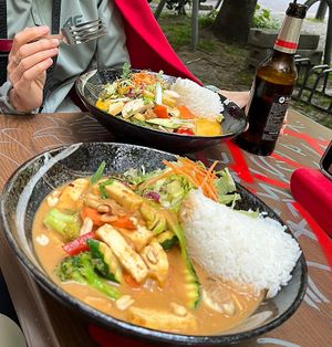 Porcje duże i estetycznie podane   at Feel Seoul Good in Berlin