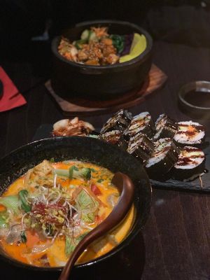 Red curry soup, sushi and rise bowl at Feel Seoul Good in Berlin